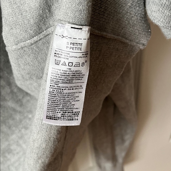 Banana Republic Light Gray Women's Cardigan - Picture 3 of 3